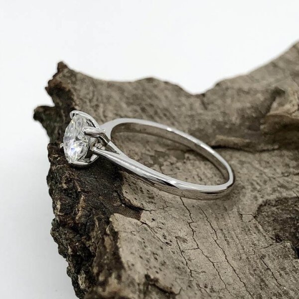 Moissanite diamond ring in starling silver