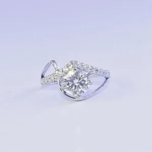 Brilliant Cut Moissanite Annivarsary Ring