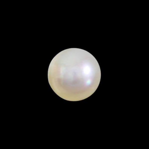 9.21 Ratti / 8.29 Carat Pearl Gemstone