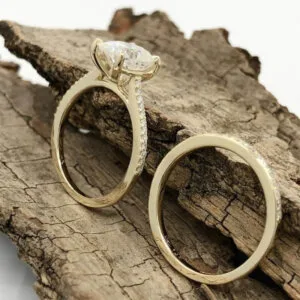 Beautiful Gold Moissanite Band Ring