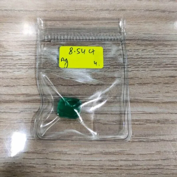 8 carat emerald