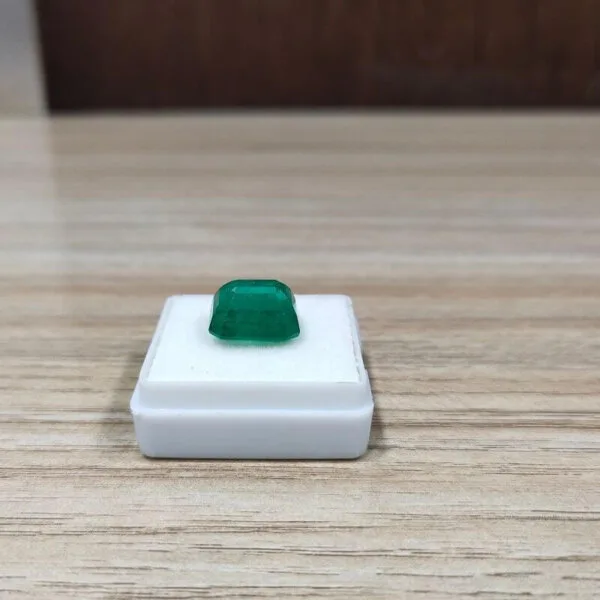 8 carat emerald
