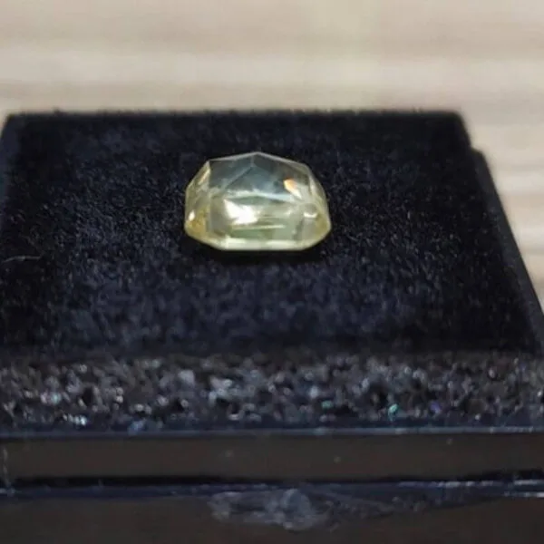 1 Carat Natural Yellow Sapphire Gemstone