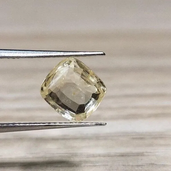 1 Carat Natural Yellow Sapphire Gemstone