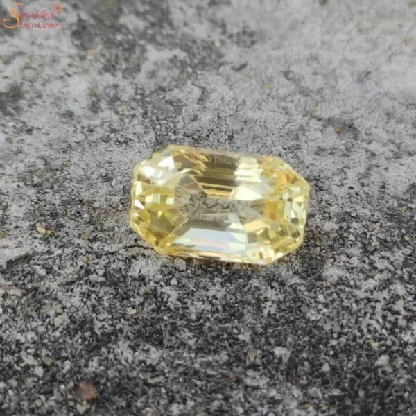 5 carat hight quality yellow sapphire gemstone (2) Emerald Shape 5 Carat Yellow Sapphire Gemstone