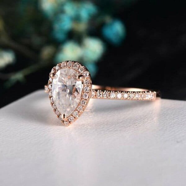 pear cut moissanite engagement ring