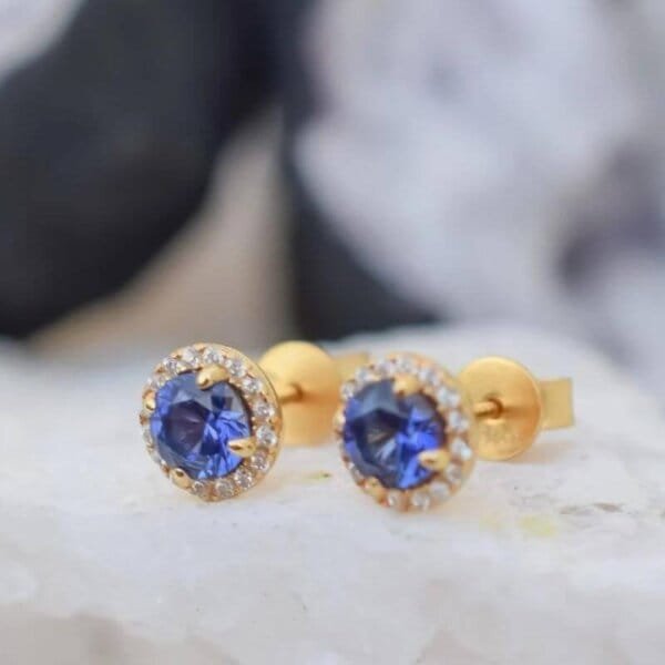 round shape blue sapphire gemstone studs