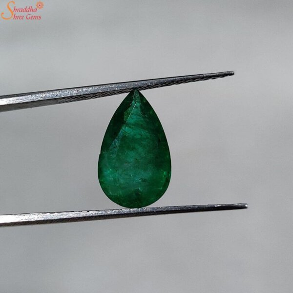 2 carat pear shape loose emerald gemstone