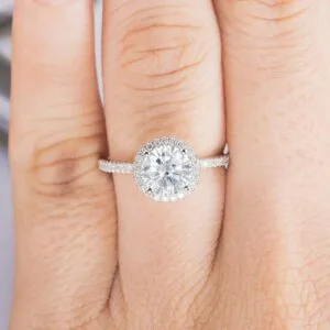 round cut moissanite wedding ring