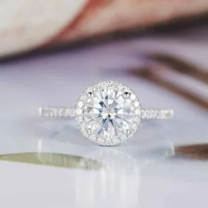 round cut moissanite wedding ring