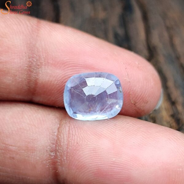 loose blue sapphire gemstone