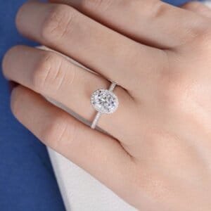 oval cut moissanite engagement ring