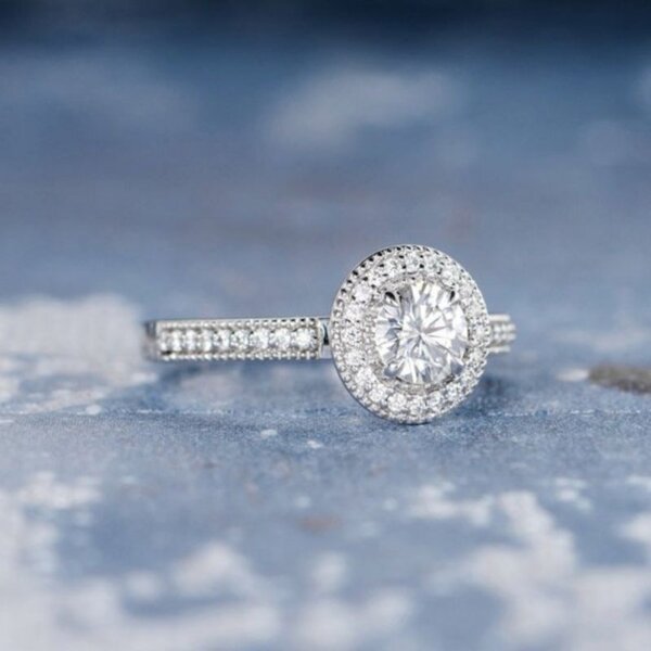 round cut moissanite diamond wedding ring