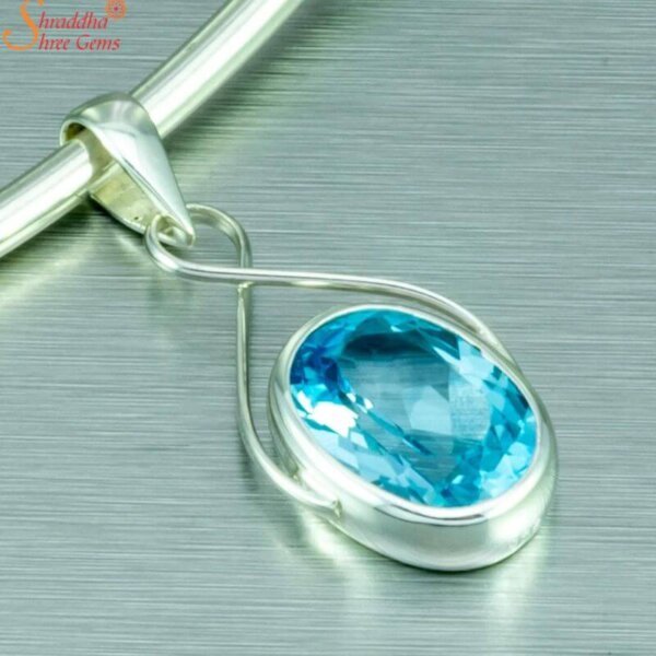 oval cut blue topaz pendant