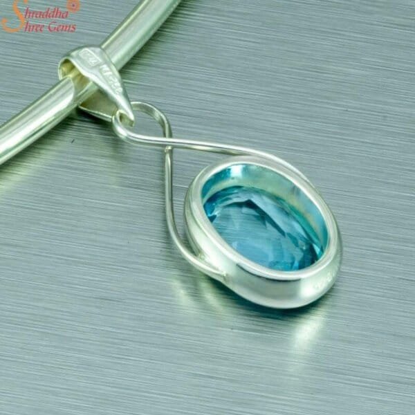 oval cut blue topaz pendant