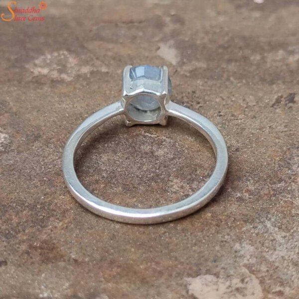 round blue sapphire gemstone ring