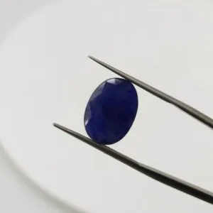 loose blue sapphire gemstone