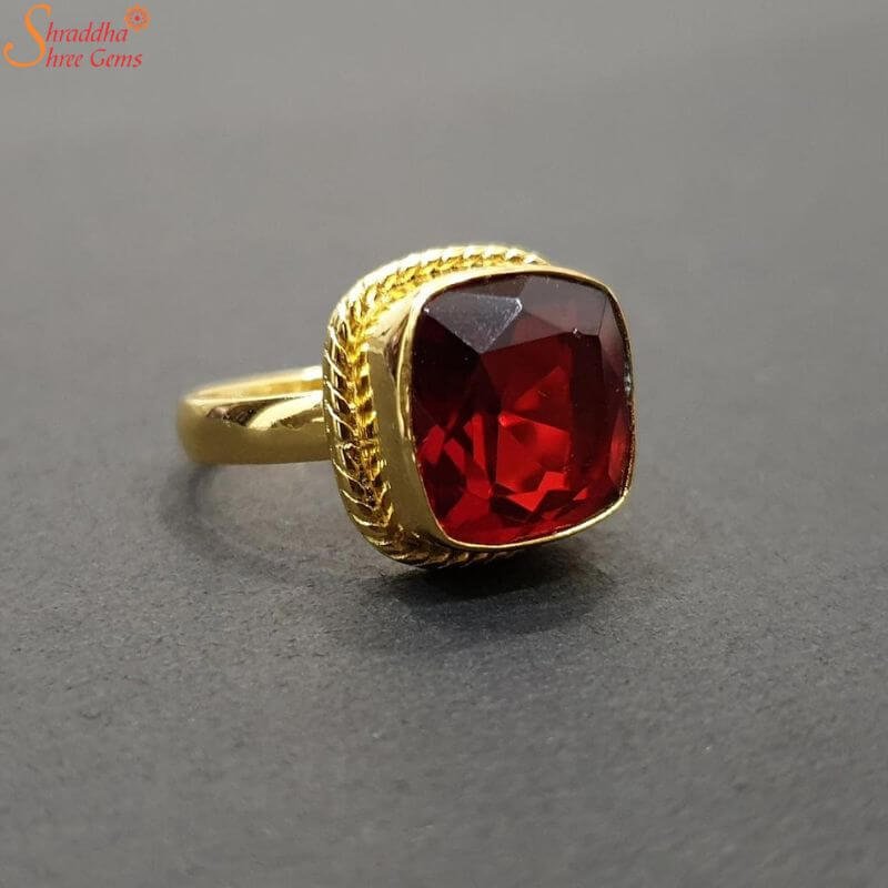 14k Yellow Gold Red Stone Ring Size 12