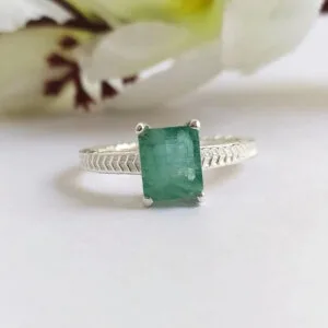emerald gemstone silver ring