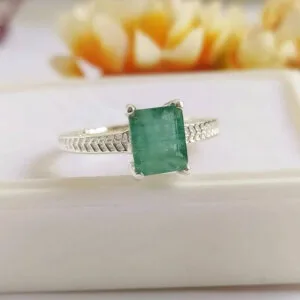 emerald gemstone silver ring