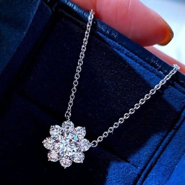 flower moissanite pendant