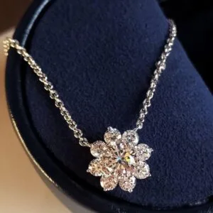 flower moissanite pendant