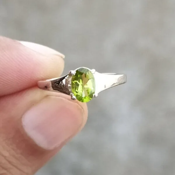 natural peridot silver ring