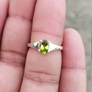 natural peridot silver ring