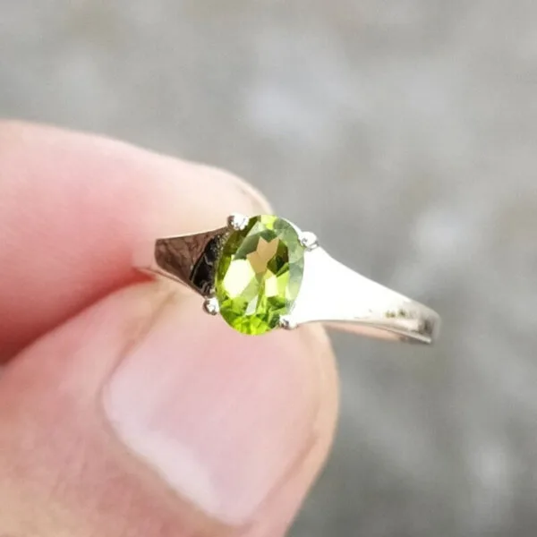 natural peridot silver ring