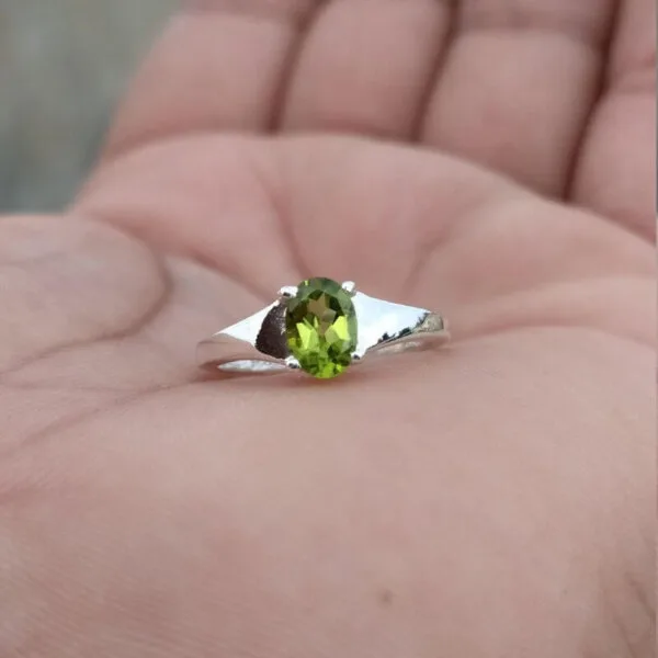 natural peridot silver ring