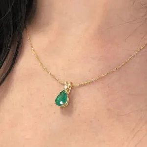 pear shape emerald pendant