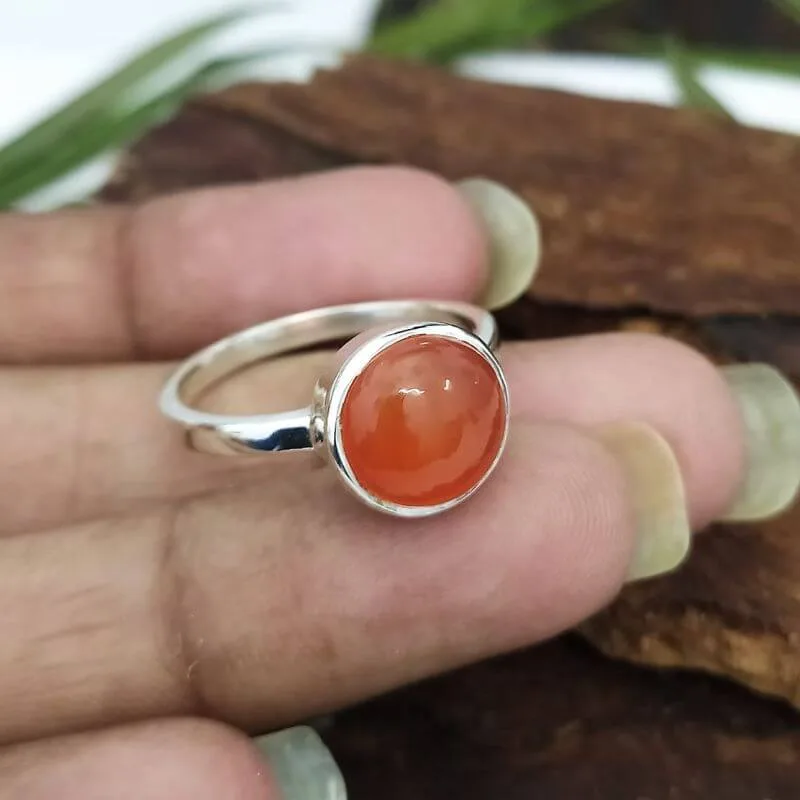 round carnelian gemstone ring