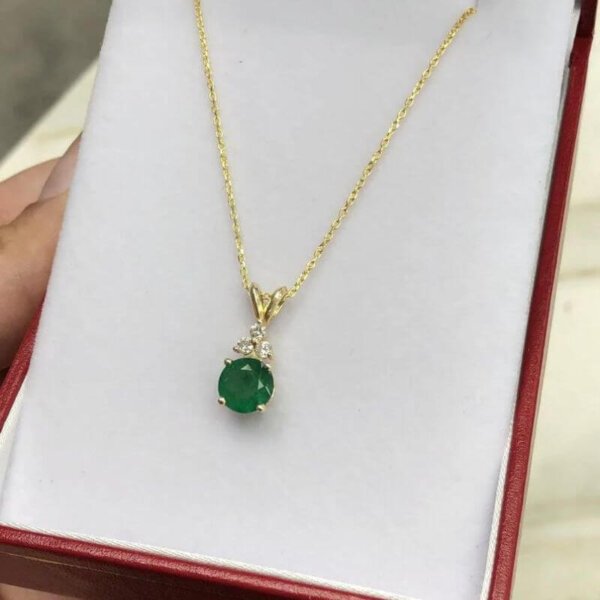 round emerald necklace