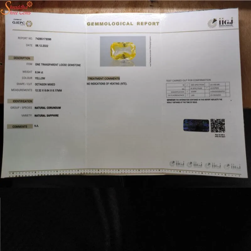 very high quality yellow sapphire gemstone