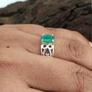 vintage design emerald gemstone ring