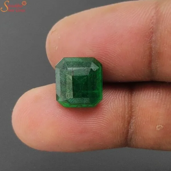 4 carat emerald gemstone