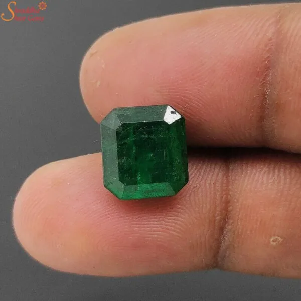 4 carat emerald gemstone