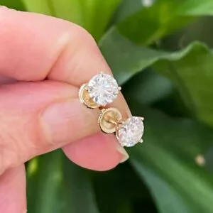 round brilliant moissanite studs