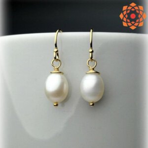 White Pearl Earring.