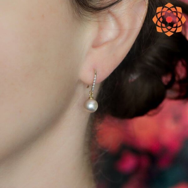 Panchdhatu White Pearl Earring.
