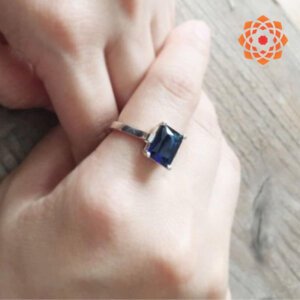 Blue sapphire ring