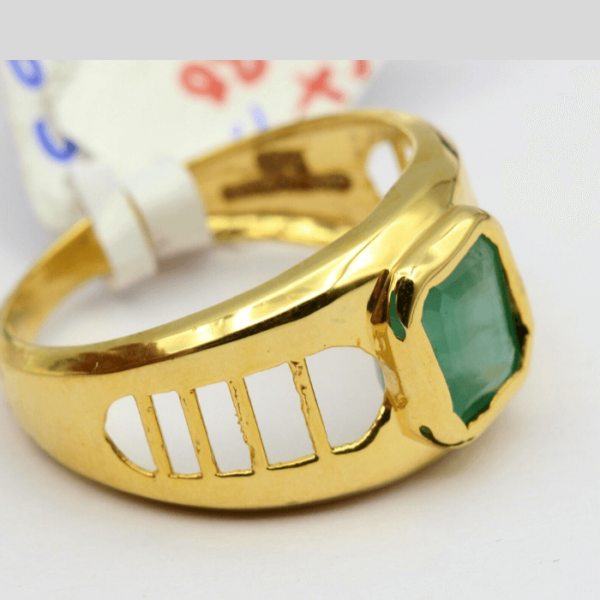100% Natural Emerald Men's Wear Gemstone Ring
