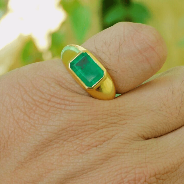 22K Gold Ring For Women With Emerald - 235-GR6671 in 6.400 Grams