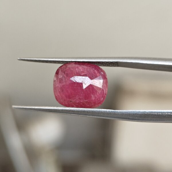 4.65 Carat/ 5.06 Ratti Burma Ruby Gemstone