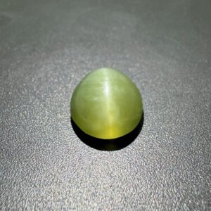 Natural 7.02 Carat/ 7.65 Ratti Cat's Eye Gemstone