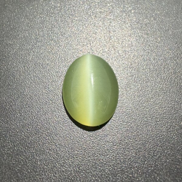 Natural 9.01 Carat/ 9.82 Ratti Cat's Eye Gemstone