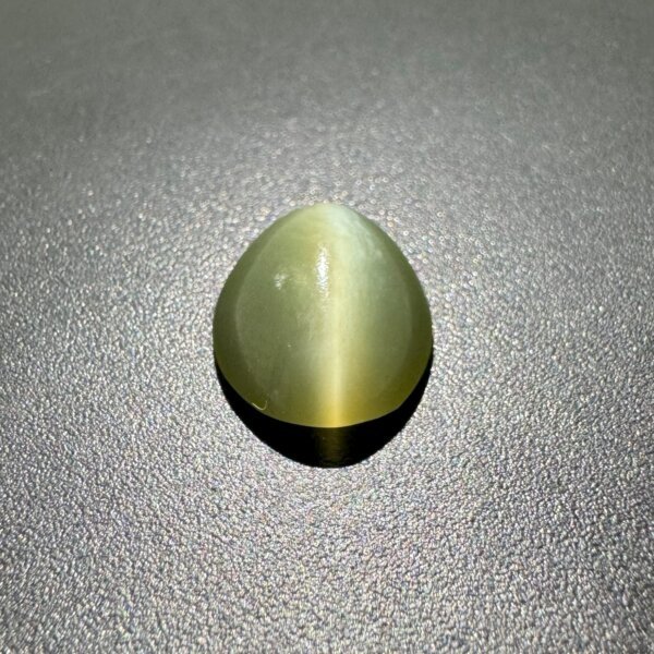 Natural 5.65 Carat/ 6.15 Ratti Cat's Eye Gemstone