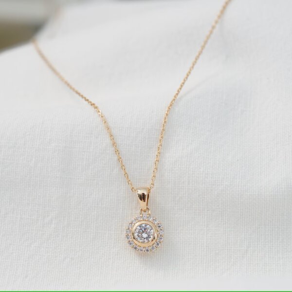 Lab Grown Diamond/ CVD Diamond Halo Pendant