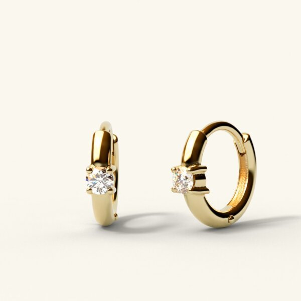 Simple Hoop Earrings with CVD Diamond in Gold