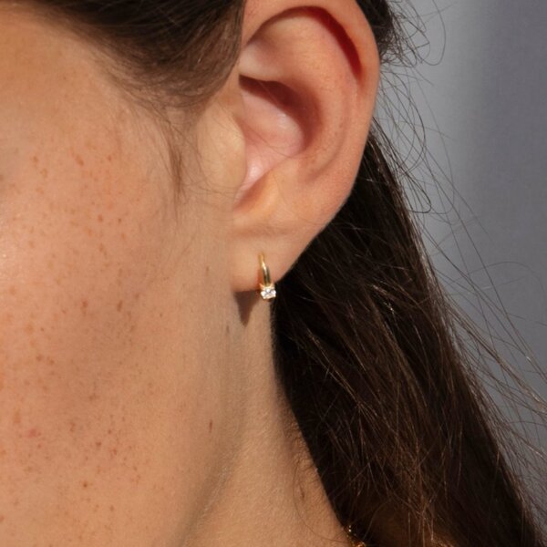 Simple Hoop Earrings with CVD Diamond in Gold